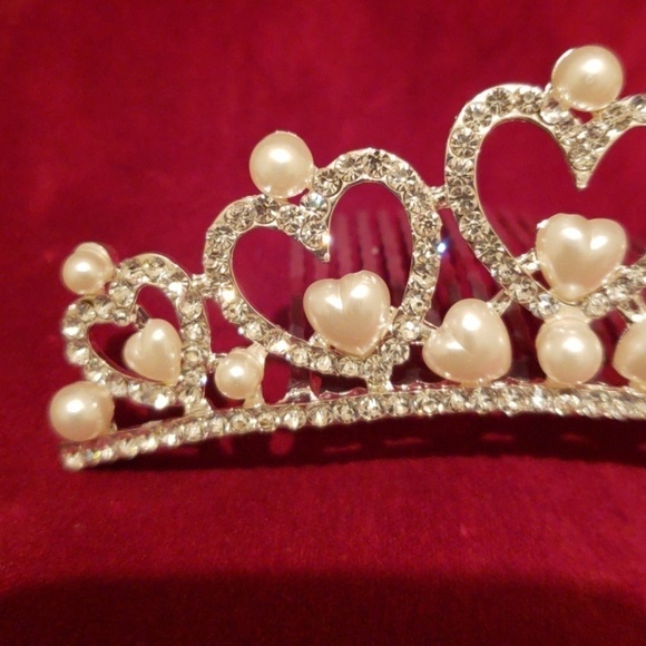 Tiara Crystal and Faux Pearl Adorned Hair Comb - Picture 3 of 3